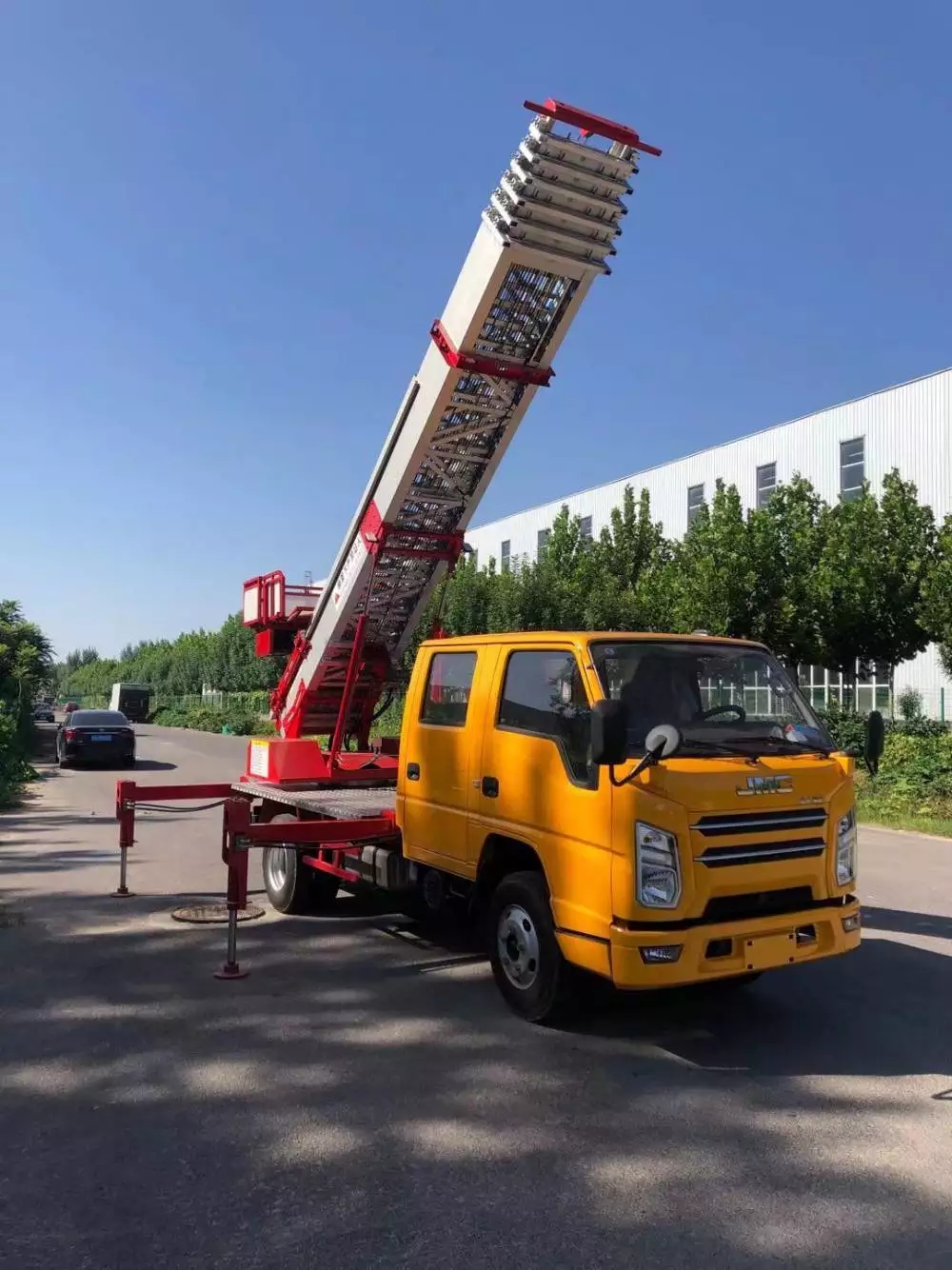 铁山附近的云梯车出租服务：轻松解决高空作业需求