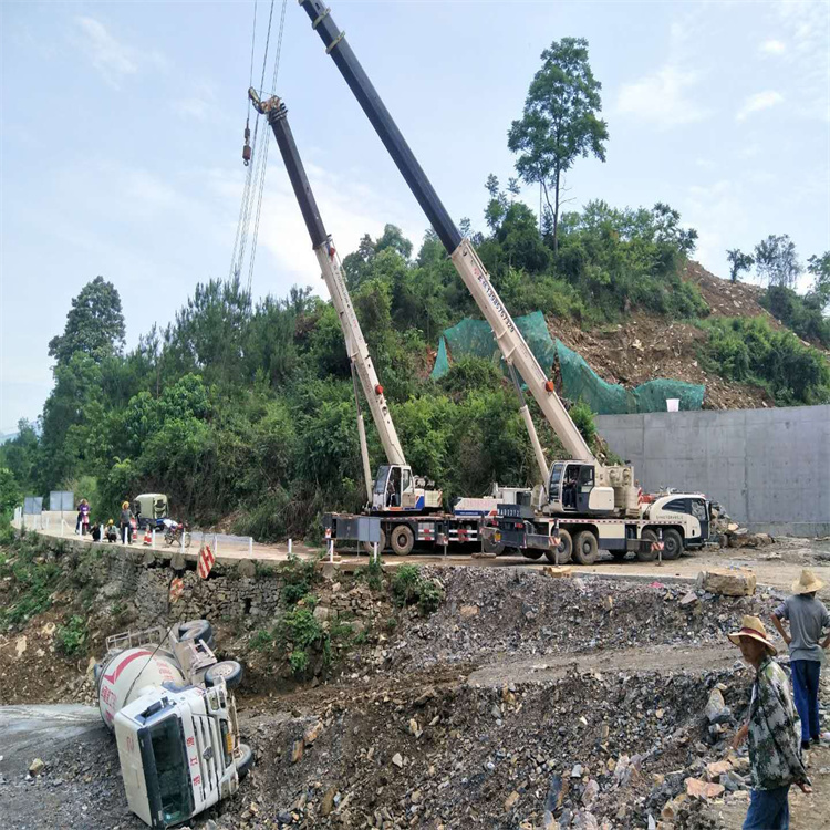 铁山汽车掉沟里叫吊车救援要多少钱
