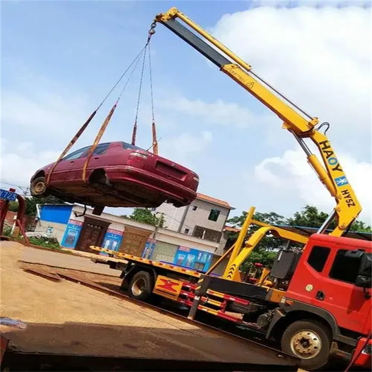 铁山吊车吊汽车的正确方法